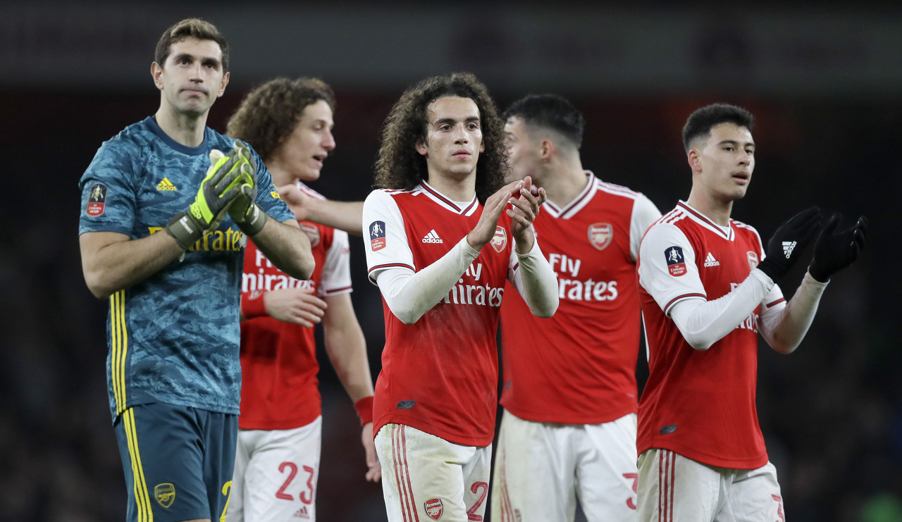 传记作者：莱万曾不满哈维的训练，他在波兰和拜仁都曾施压换帅