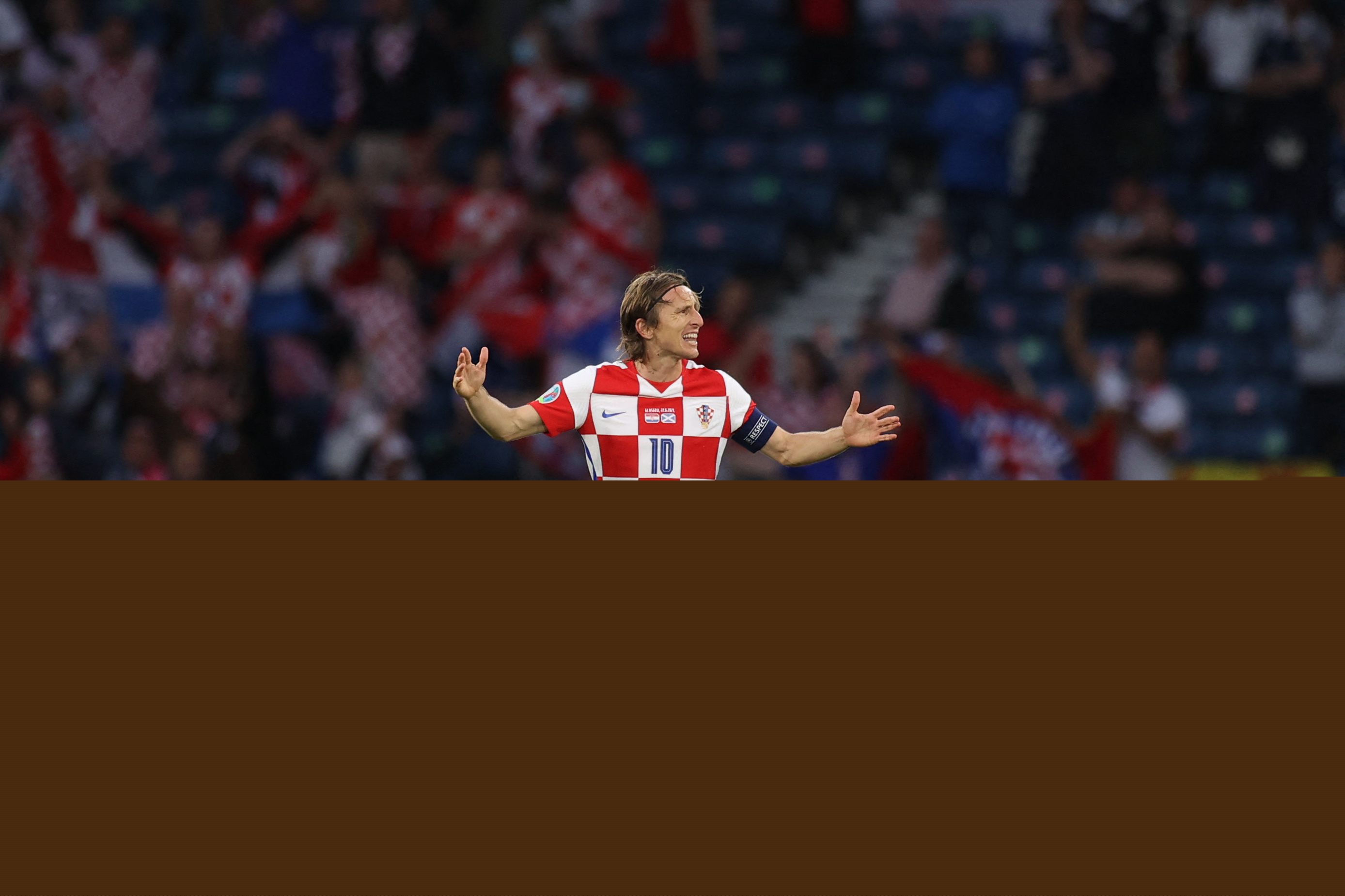 记者：奥斯卡身边人认为他没法继续踢球了，他在体能测试时突感不适